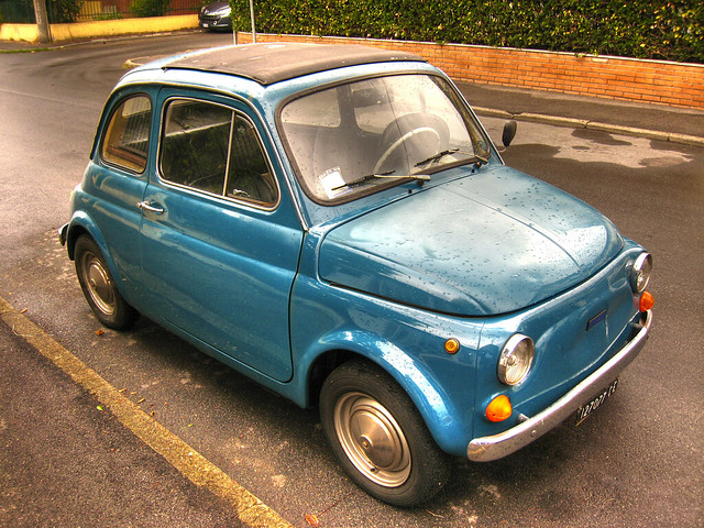 Antigo Fiat 500 Azul