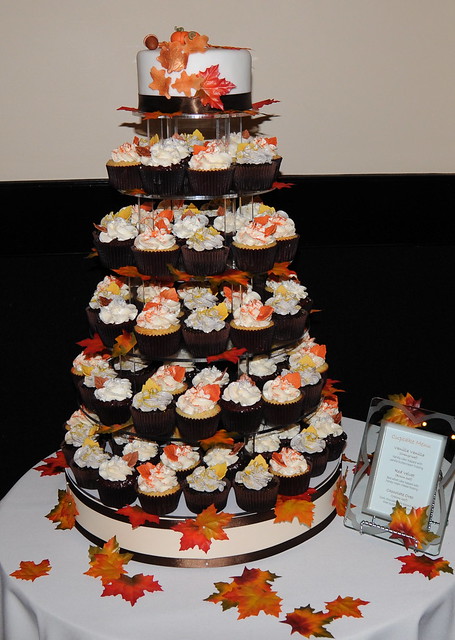 I had two cupcake tower weddings yesterday and my friend Kim with Edible Art
