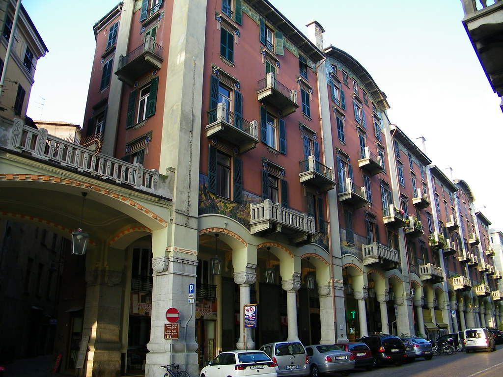 Savona: Palazzo dei Pavoni  /3