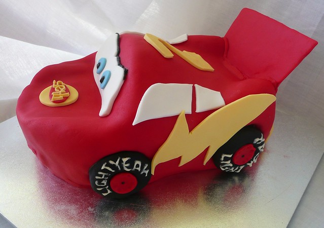 Side View of Lightning McQueen My first attempt at a 3D carved cake
