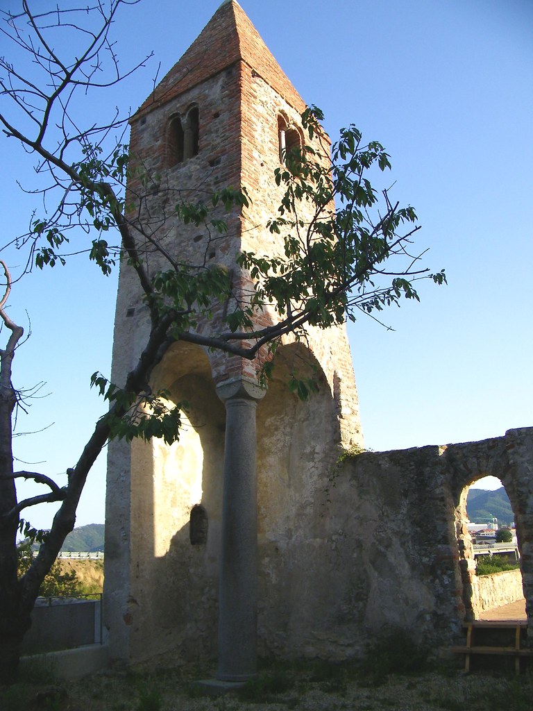 N0907202# Quiliano, Valleggia (Savona): campanile romanico su archi e colonna /7