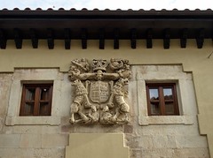 Cervera de Pisuerga (Palencia). Casa de los Leones