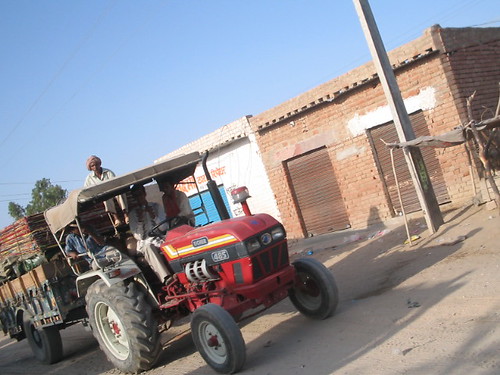 TRACTOR  A MEAN OF TRANSPORT FOR HEAVY CARGO IN DESERT. IT CAN BE DRIVE IN SAND DUNES AS WELL ON ROADS........bikaner-deshnoke-kaloo trip on 18.9.2009 and 19.9.2009 031