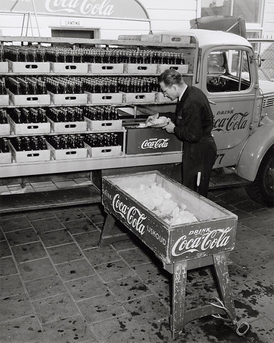 07-00-1952_10796g Coca-Cola by IISG