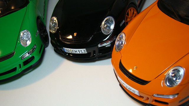 Porsche's 911 997 GT3 RS Diecast 1 18 scale by AUTOart black nd orange 