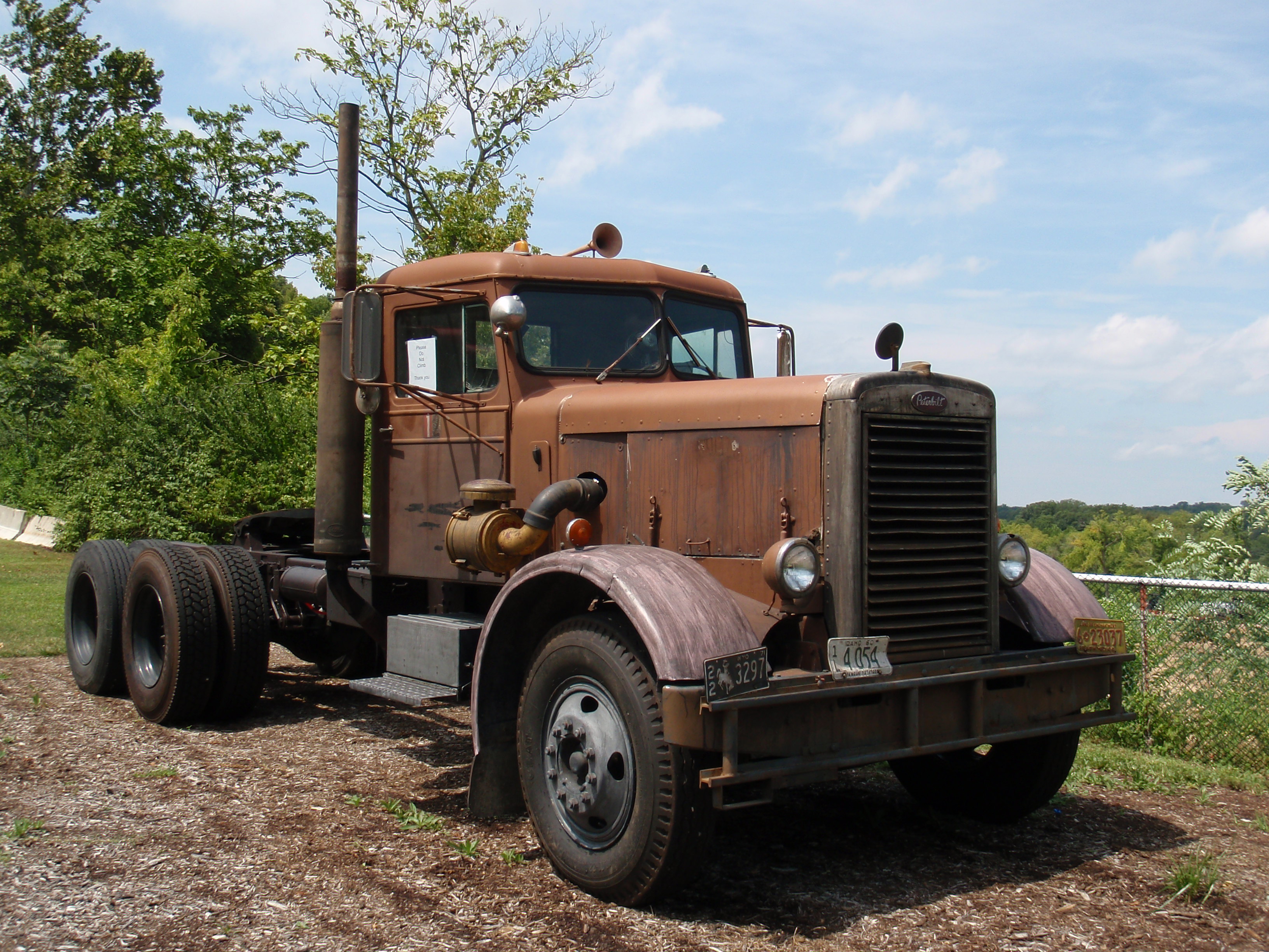 Pics of vintage semis and heavy trucks - I may be looking for one too! - Great Lakes 4x4. The ...