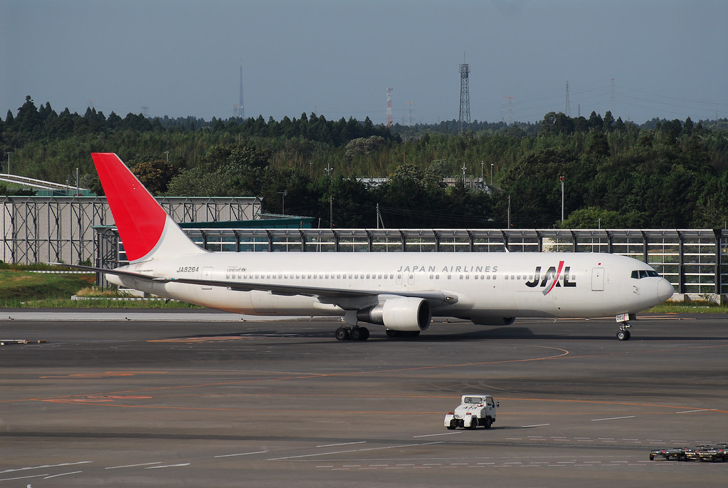 JAL 767-300 JA8264