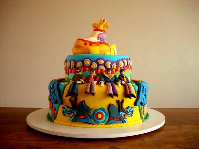 Bolo Yellow Submarine (Yellow Submarine Cake) - Capa da revista CAKE DESIGN (Cover of the CAKE DESIGN MAGAZINE!)
