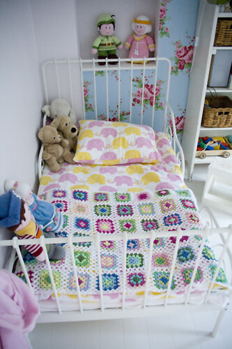 Elin's bed and new bedspread by Craft & Creativity