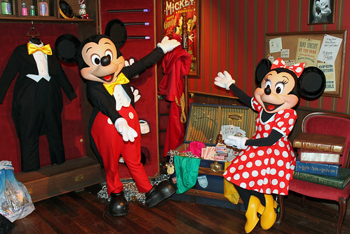 Meeting Mickey and Minnie Mouse in their new home