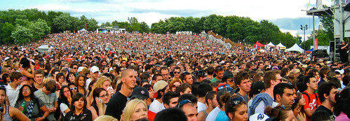 Concert Crowd (Osheaga 2009) - 30000 waiting for Coldplay by Anirudh Koul, on Flickr