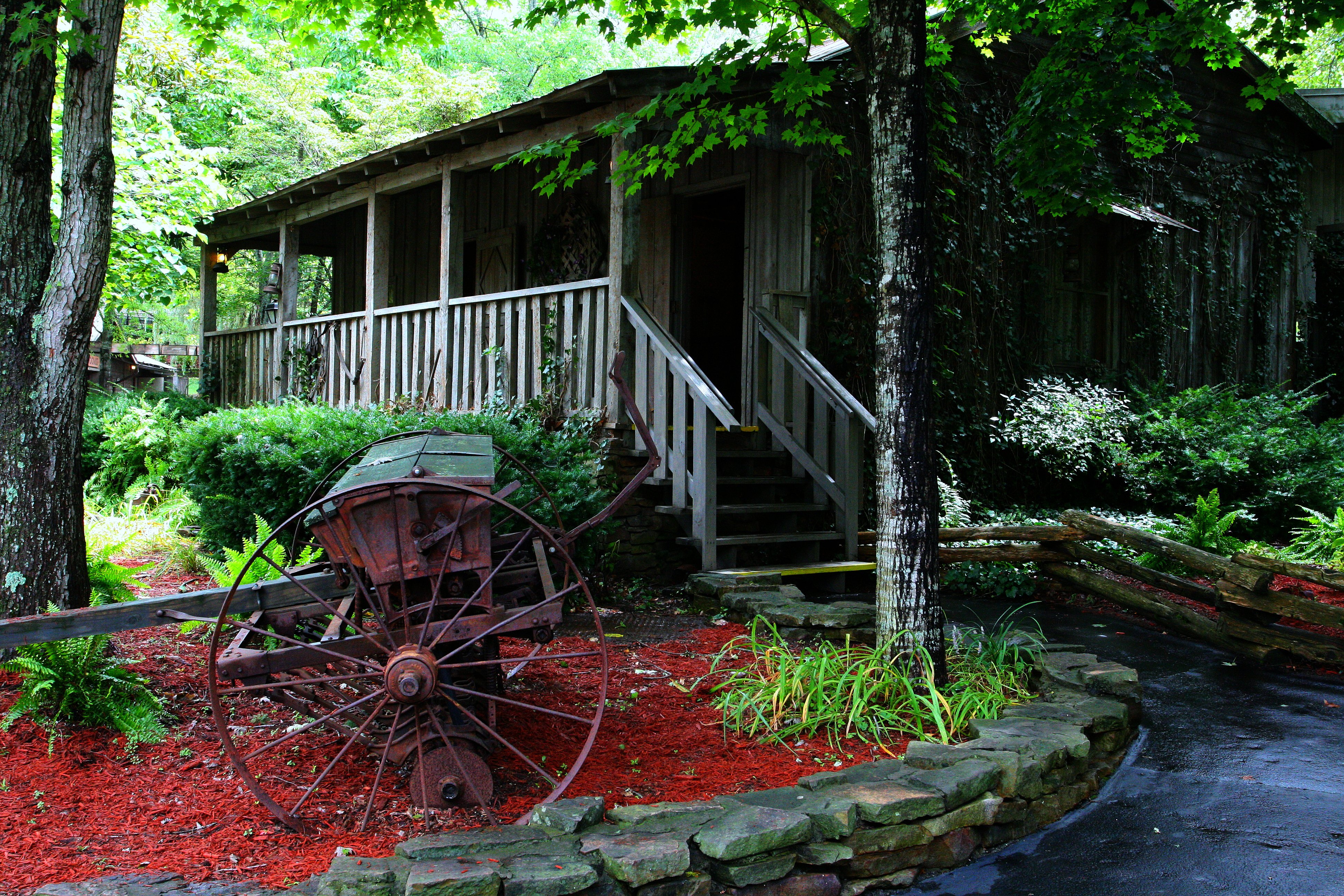 Dolly Parton's Cabin Home | Flickr - Photo Sharing!3888 x 2592