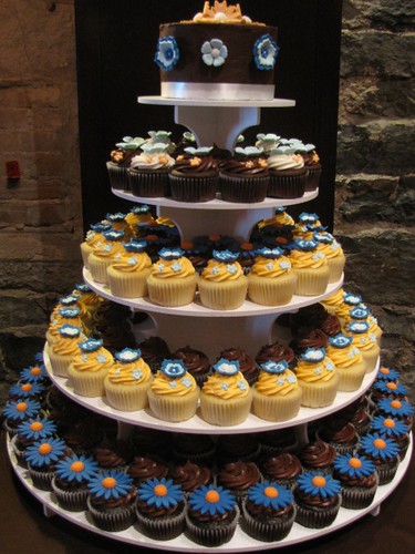 7 dozen cupcakes topped with fondant decorations to match the wedding colour