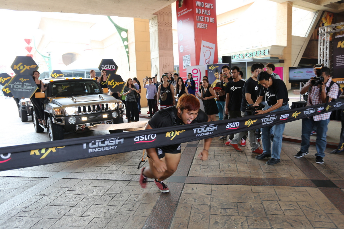 Zarol 'Baby Ox' Alfiyan crosses the finish line with a final burst of energy