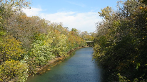 Autum along the north branch of the Chicago River. Wilmette Illinois. October 2009. by Eddie from Chicago