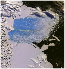 拉森 B 冰棚的崩塌，2002 年。(奧勒岡大學提供)