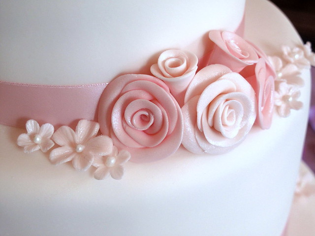 Pink Roses Wedding Cake Detail on middle tier