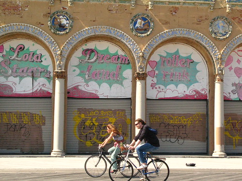 the Dreamland Roller Rink / graffiti