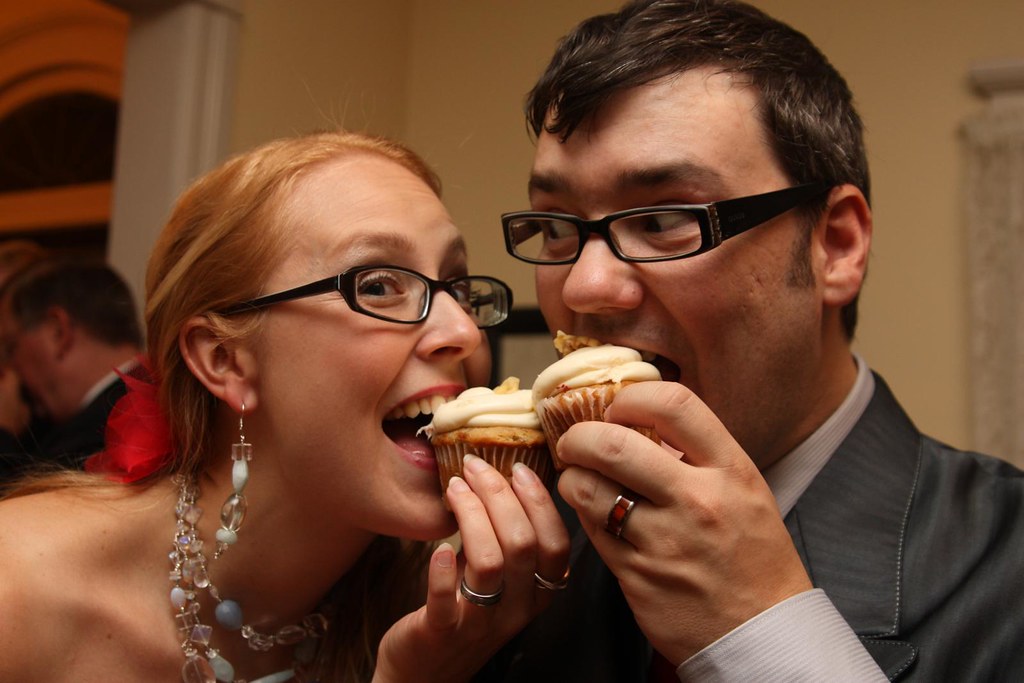 the happy couple with cupcakes
