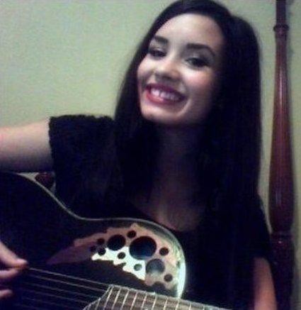 demi lovato rare i think this is rare say thannk 