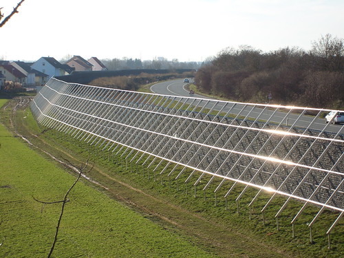 Unterkonstruktion der Photovoltaikanlage an der Lärmschutzwand