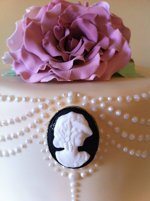 Vintage cameo cake by Cakes by Lea