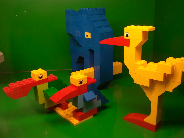 LEGO store diorama: Yellow birds