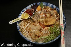 Bun Rieu Cua Tom Oc (Vietnamese Crab and Shrimp Rice Vermicelli Noodle Soup with Snails) 2