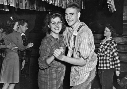 High School Dance: 1941