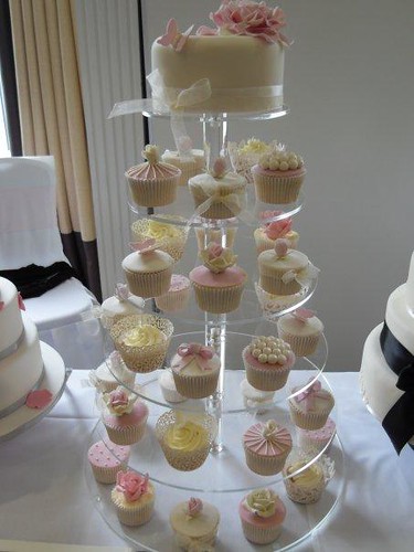 vintage wedding cupcakes