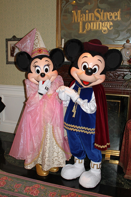 Meeting Princess Minnie and Prince Mickey