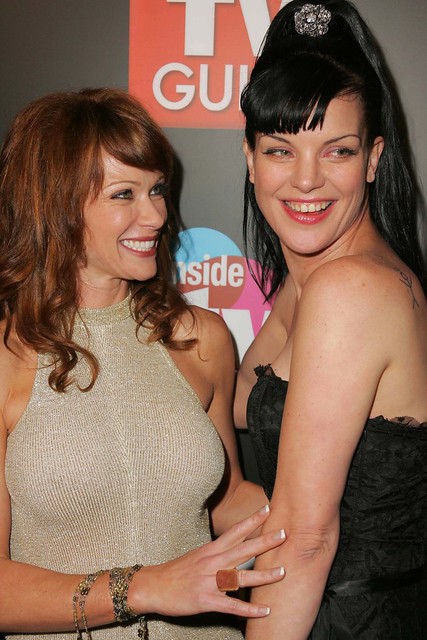 Lauren Holly and Pauley Perretteat the TV Guide and Inside TV Emmy Awards
