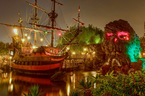 DLP Oct 2009 - The Jolly Roger and Skull Rock at night