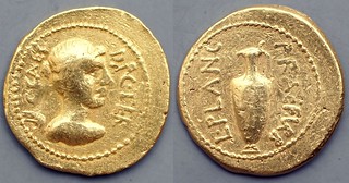 475/1 Julius Caesar Aureus C.CAES.DIC.TER L.PLANC.PRAEF.VRB. Victory Jug, AM#09243-80