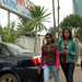 Tres mujeres y el Nani Building. Addis Abeba