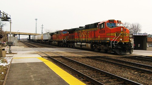 BNSF Railway intermodal switching movemment. Berwyn Illinois. February 2010. by Eddie from Chicago