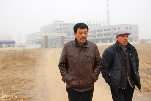 潘官營反對垃圾焚燒廠運動的健將──潘志中與潘佐富，一個出馬競選村主任，另一個則幕後策劃擔任「軍師」。（林吉洋攝影）