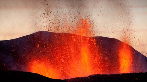 Volcano Eruptions in Iceland on Vimeo by O Z Z O Photography