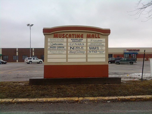 Muscatine Mall - Muscatine, Iowa - Sign Closeup | Flickr - Photo Sharing!