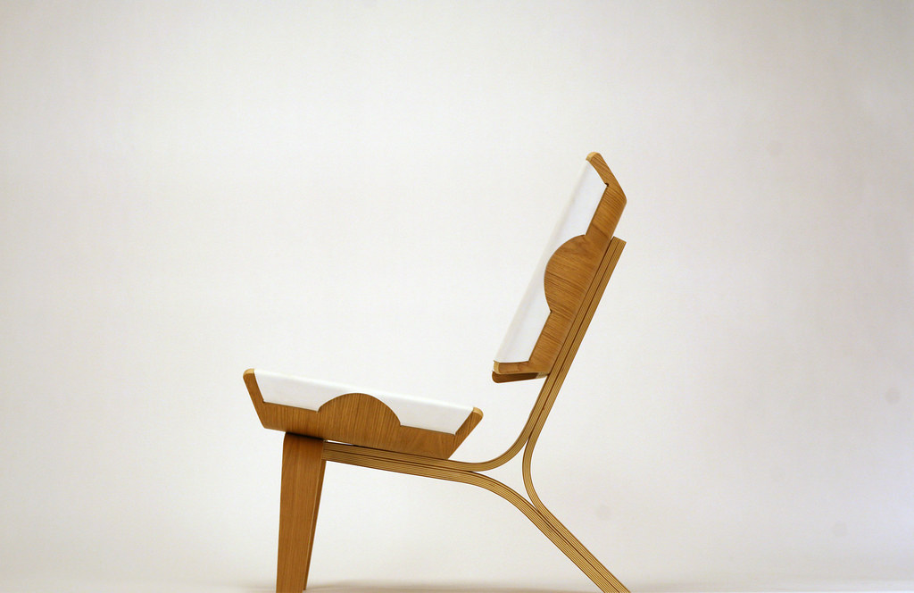 Kurven Chair: Side View
