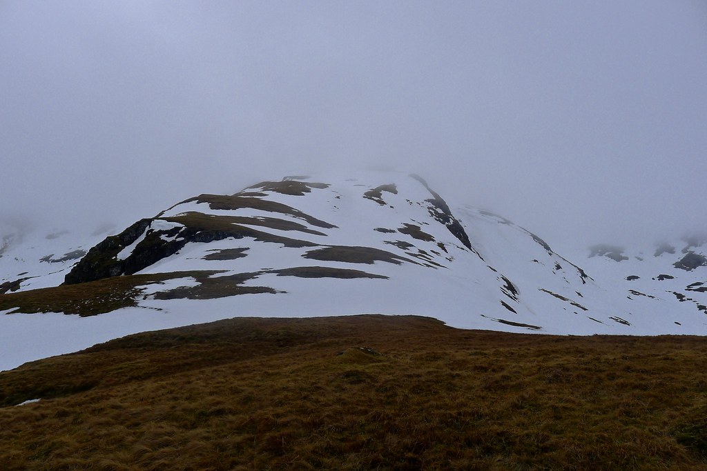 The ridge above Coire Dhubhchlair