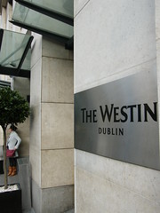 The Westin Dublin Hotel - 26/10/2009 - Ireland - The entrance logo - to be found at both sides - plus the main-entrance of this 5 star hotel in the heart of the city! Grand in the city!