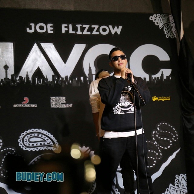 @Flizzow Menjemput Ramai Artis Hip Hop Utk Menjayakan Album Rap Pertama Dalam Bahasa Melayu. Antaranya @Sonaone #Havoc