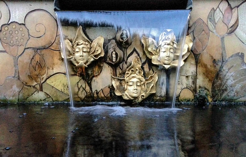 Faces In The Fountain