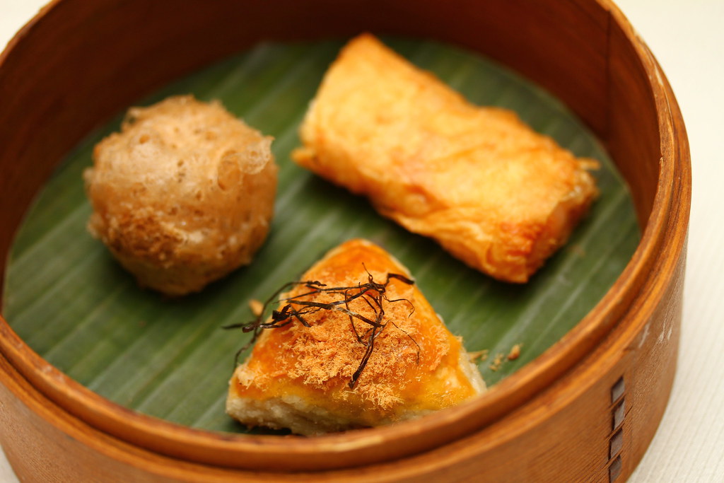 Dim Sum High Tea at Cassia, Capella Singapore: Baked Black Pepper Beef Pastry (黑椒牛粒酥), Deep-fried Vietnamese Rice Roll with Chilean Sea Bass, Celery, Bacon and Seaweed (蝉衣脆鱼卷) & Deep-fried Beancurd Roll with Goose Liver (鹅肝付皮卷)