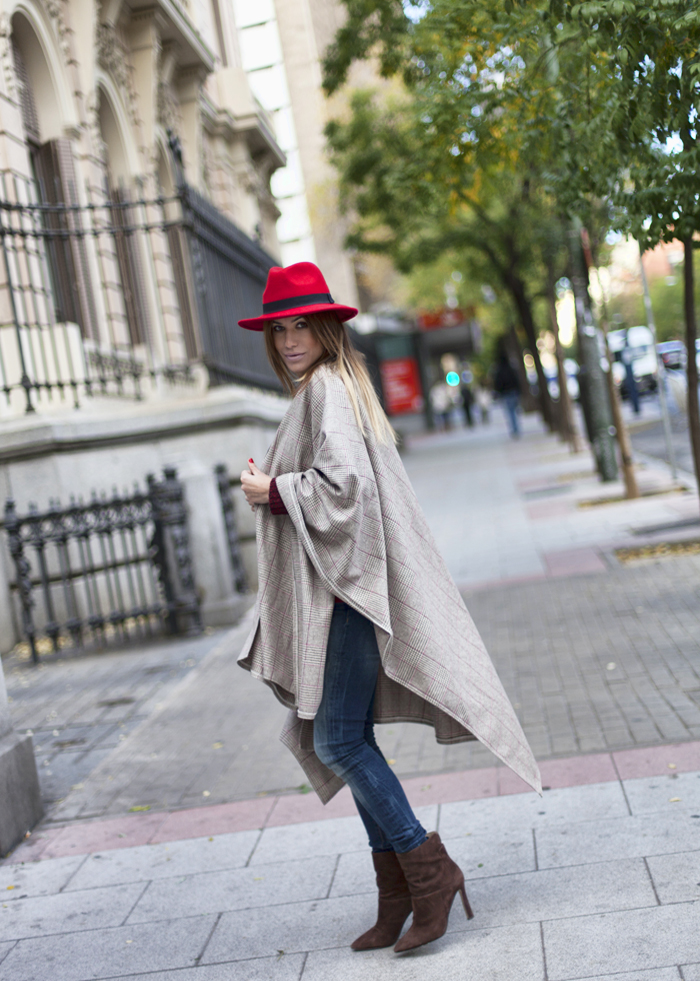 street style barbara crespo merino royale poncho red hat winter is coming outfit