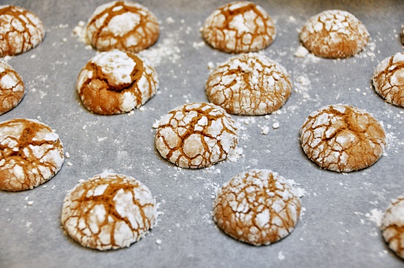 Spiced Gingerbread Crinkles Cookies