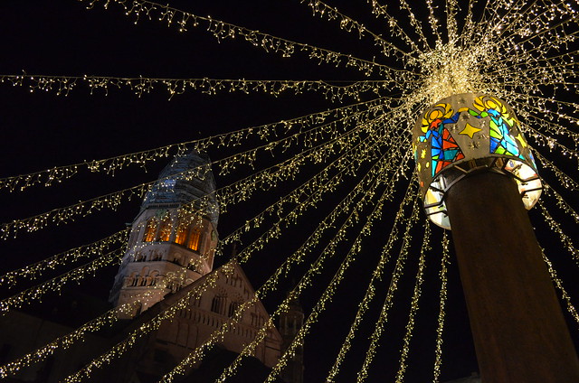 Mainz Weihnachtsmarkt light and Mainzer Dom cathedral