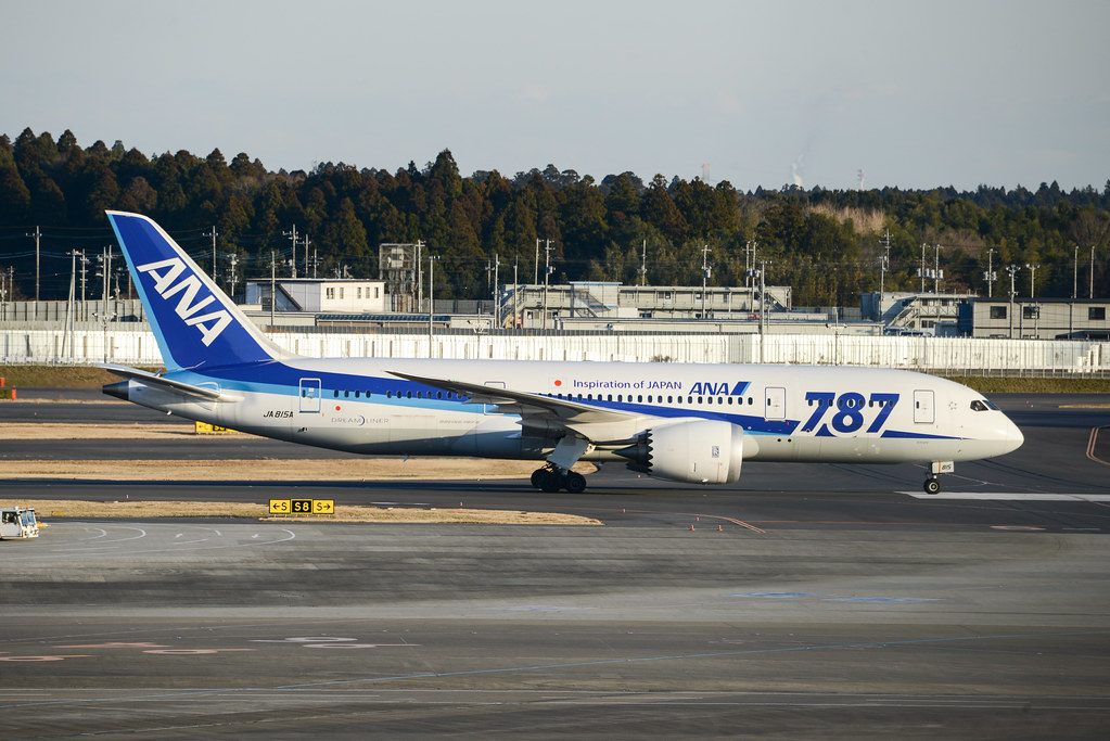ANA 787-8 JA815A
