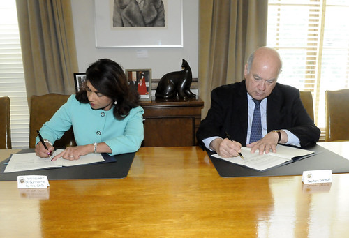OAS and Suriname Sign Memorandum of Understanding to Organize “Conference on International Experiences of National Dialogue”
